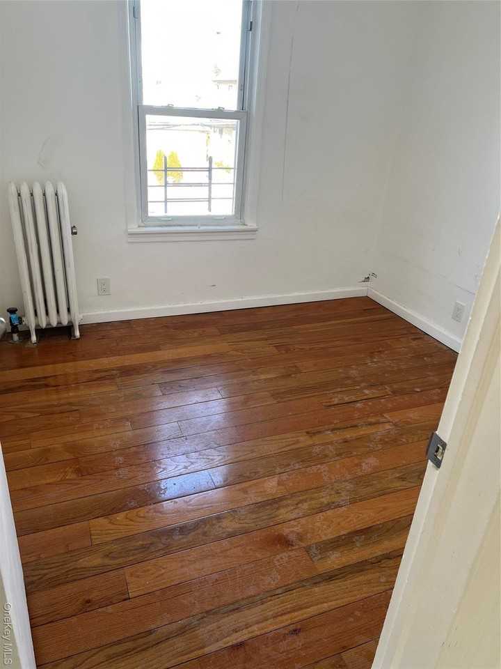 4 Lawrence Ave - Photo 3 of 10