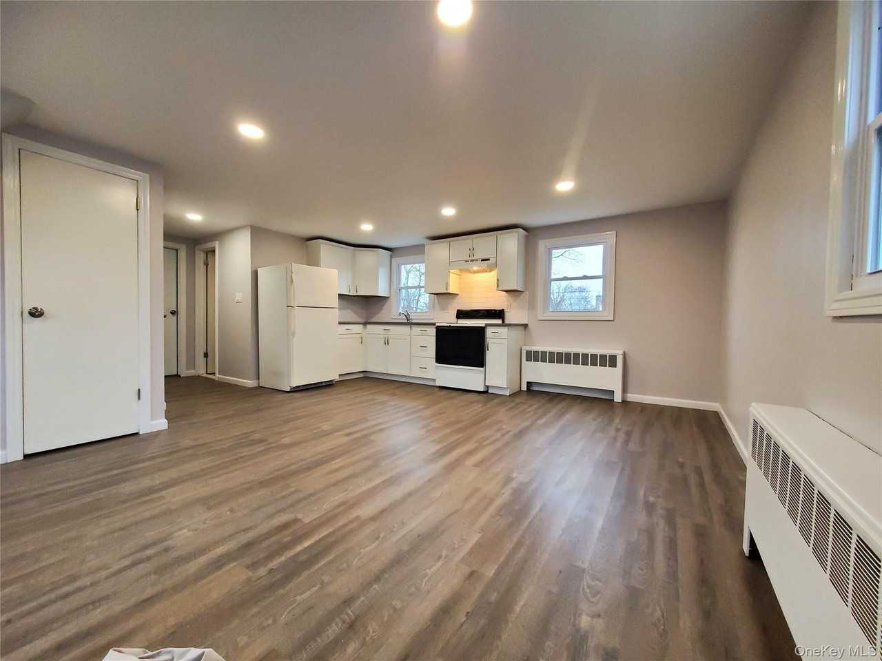 273 S 16th St - Photo 3 of 11