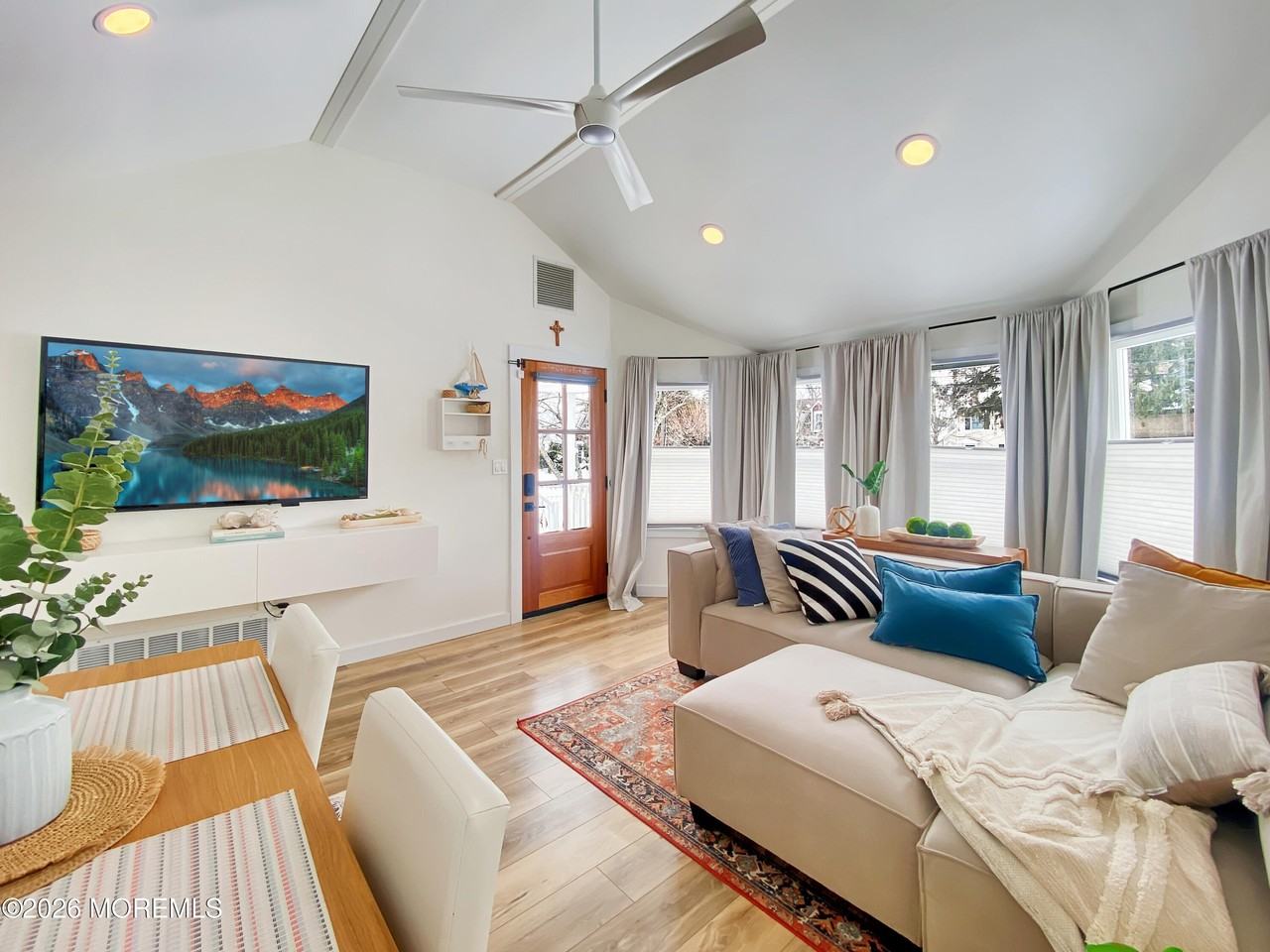 110 Curtis Pl - Photo 4 of 29