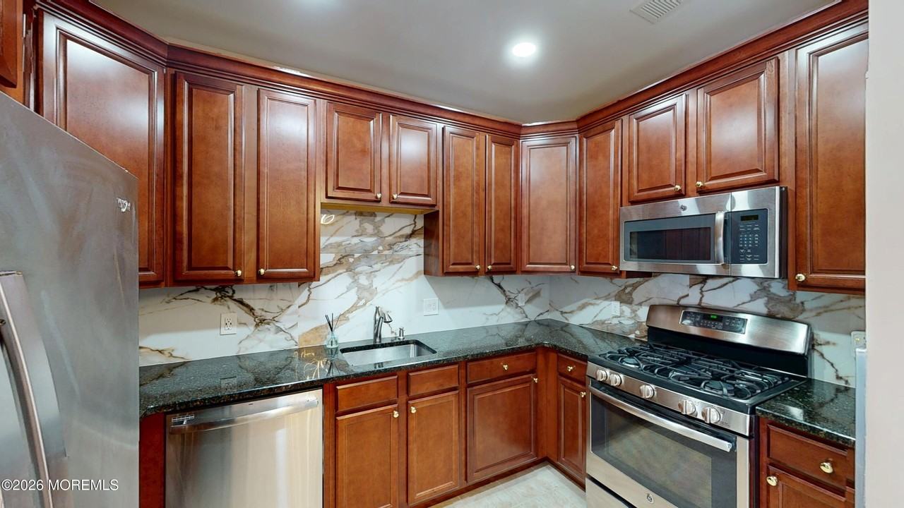 112 Regency Ct - Photo 3 of 50