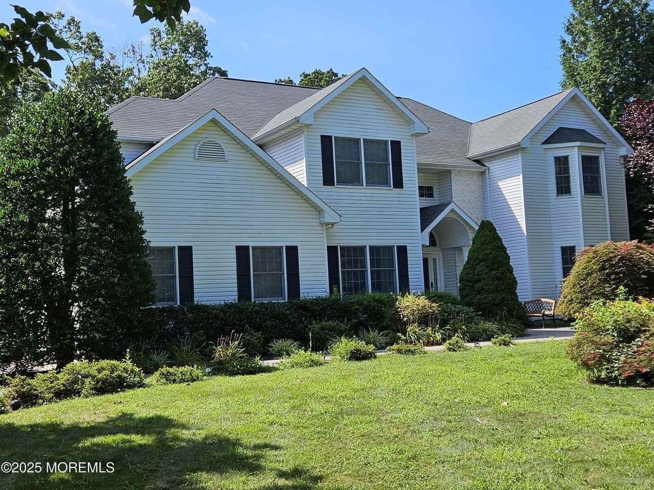 1577 Country Club Ln - Photo 5 of 45