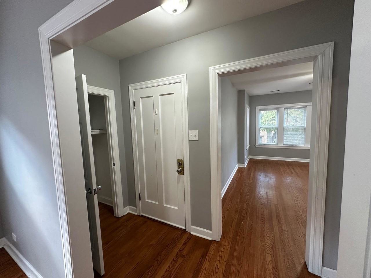 4129 W Barry Ave Apt 2 #2 - Photo 4 of 9