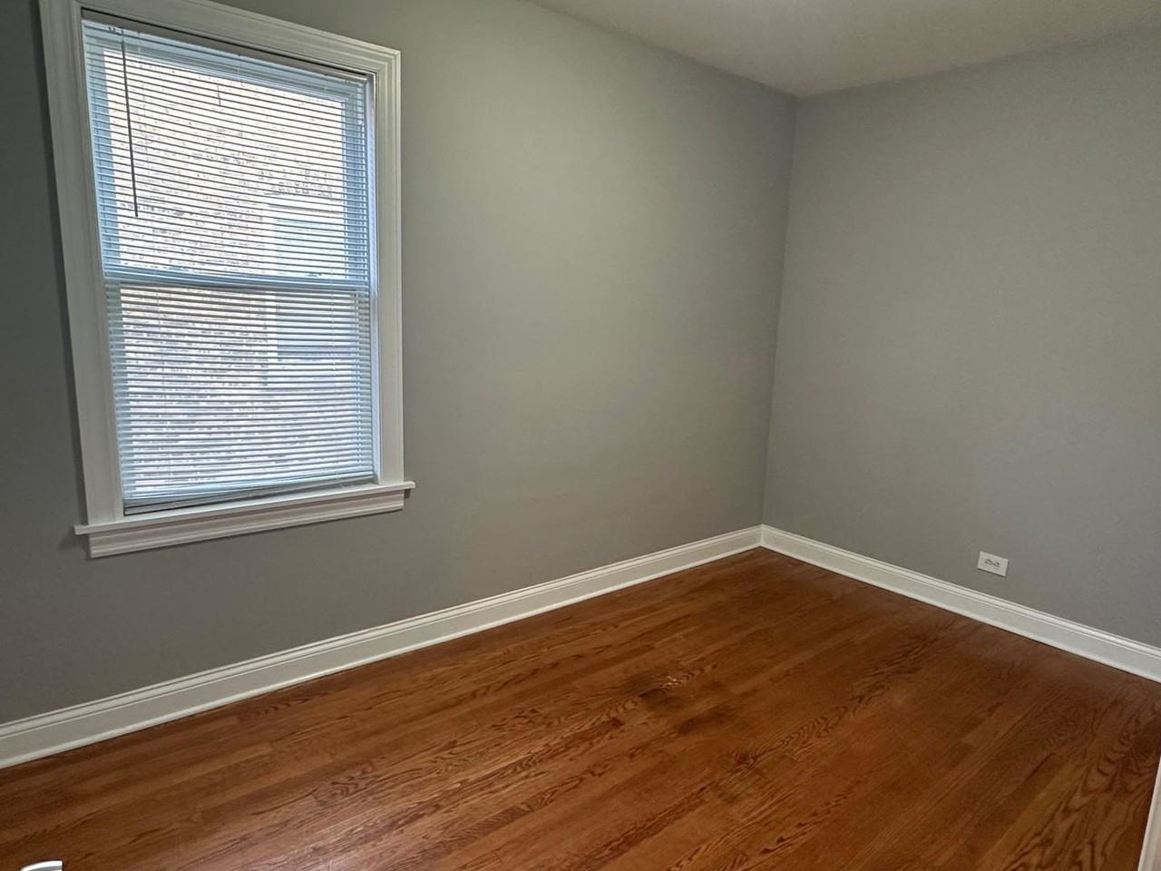 4129 W Barry Ave Apt 2 #2 - Photo 7 of 9