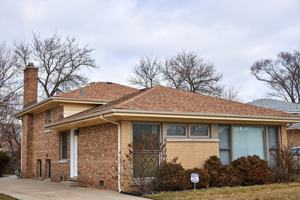 featured image of 3830 W Touhy Ave