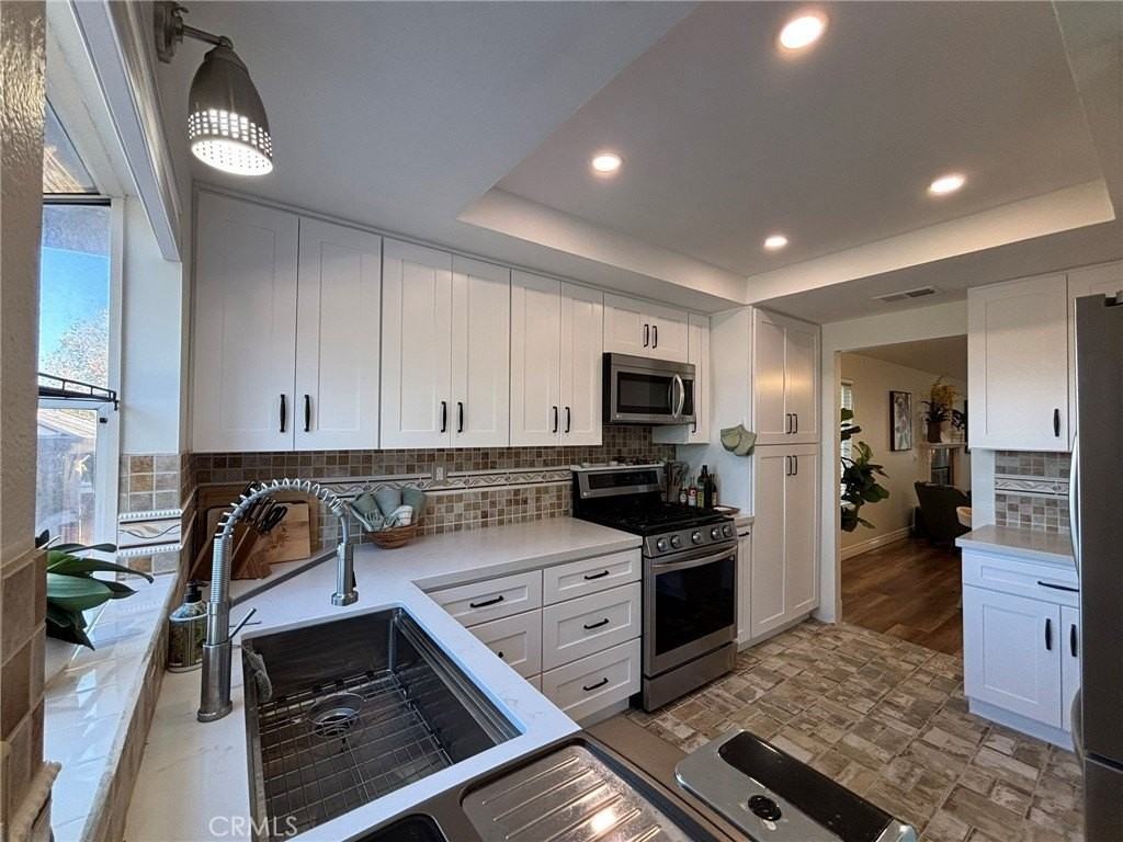 1200 Goldenview Dr - Photo 7 of 25