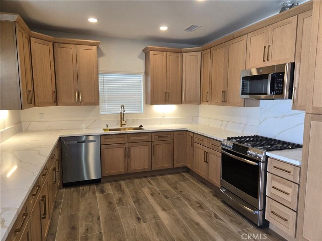 691 6th St - Photo 3 of 12