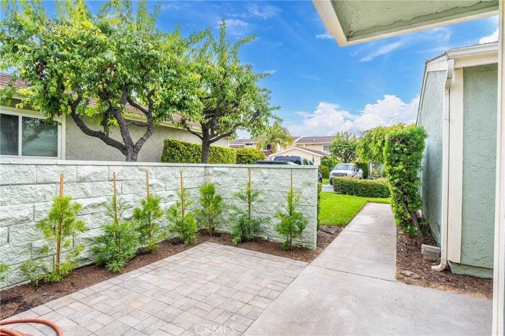 33035 Lighthouse Ct - Photo 3 of 40