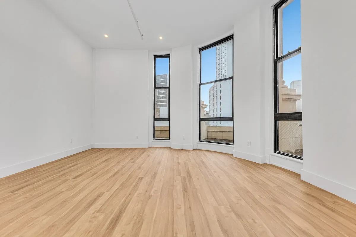 81 Willoughby St #506