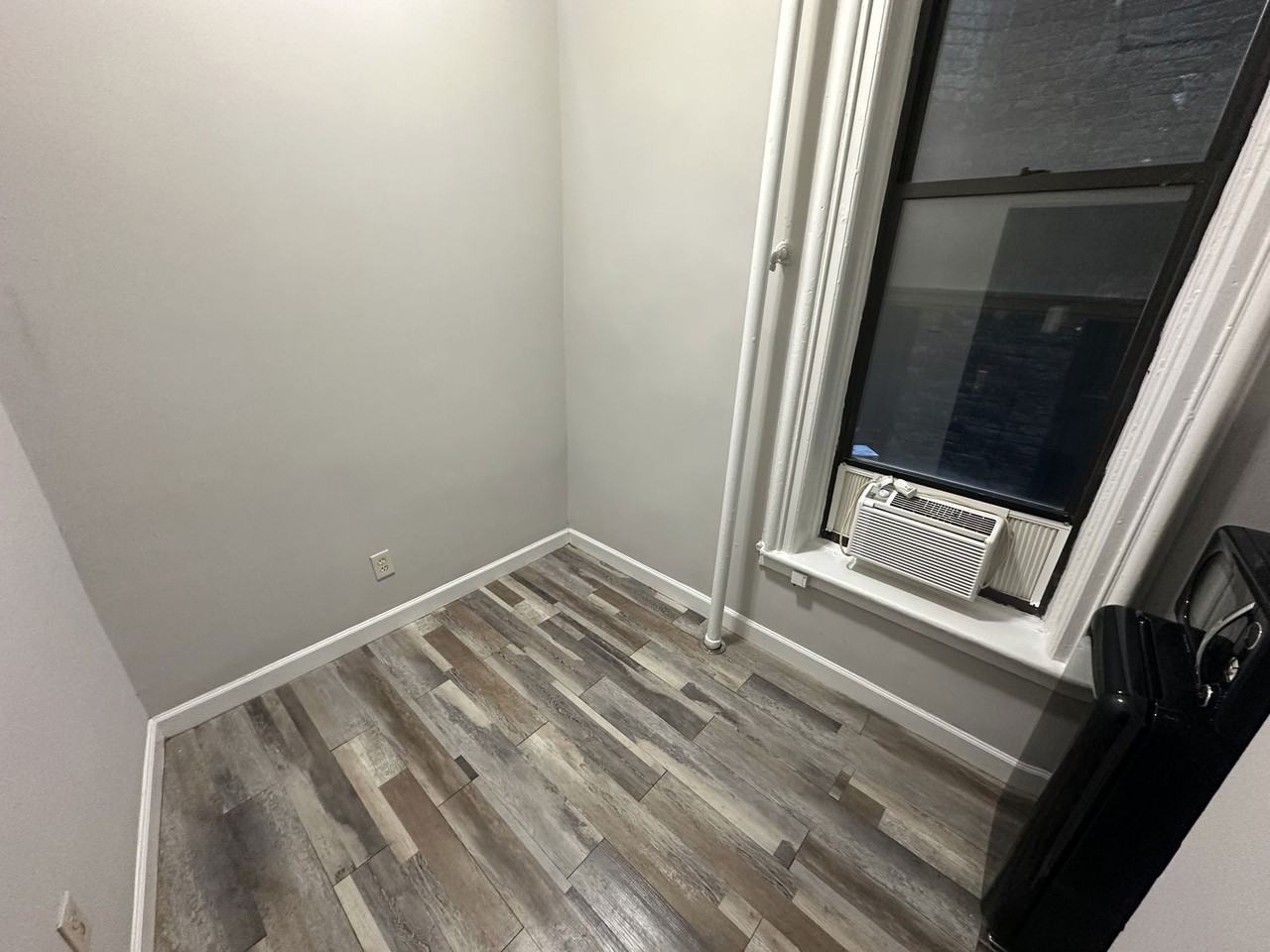 W 51st St #CL - Photo 3 of 8