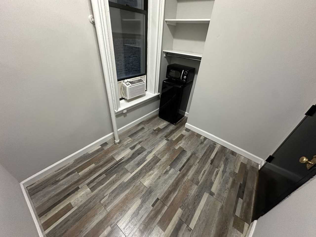 W 51st St #CL - Photo 4 of 8