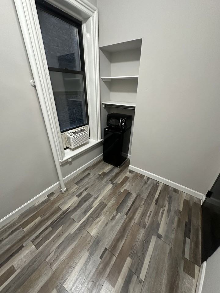 W 51st St #CL - Photo 5 of 8