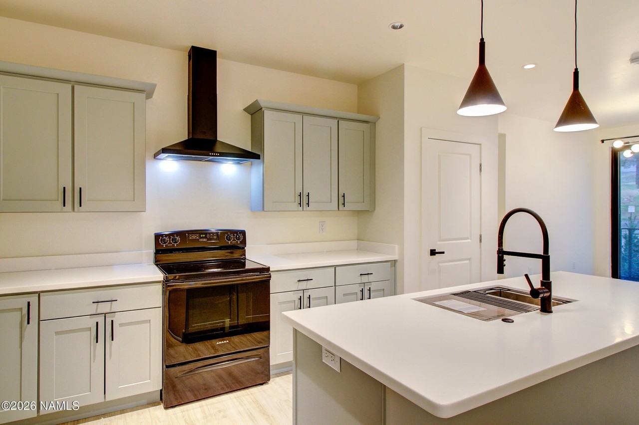 1221 E Emma Dr Apt 213 #213 - Photo 4 of 14