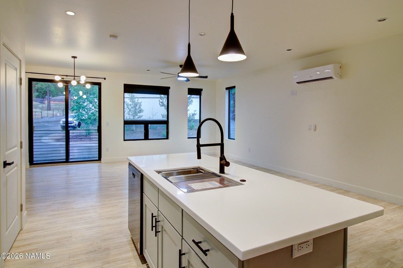 1221 E Emma Dr Apt 213 #213 - Photo 5 of 14