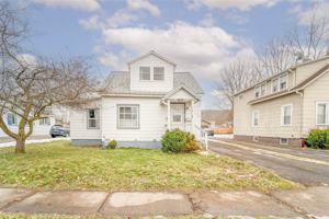 featured image of 425 Clayton Ave