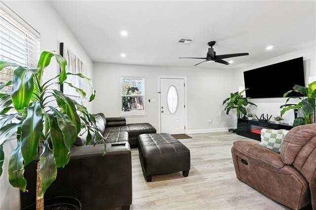 1703 Tita St - Photo 5 of 17