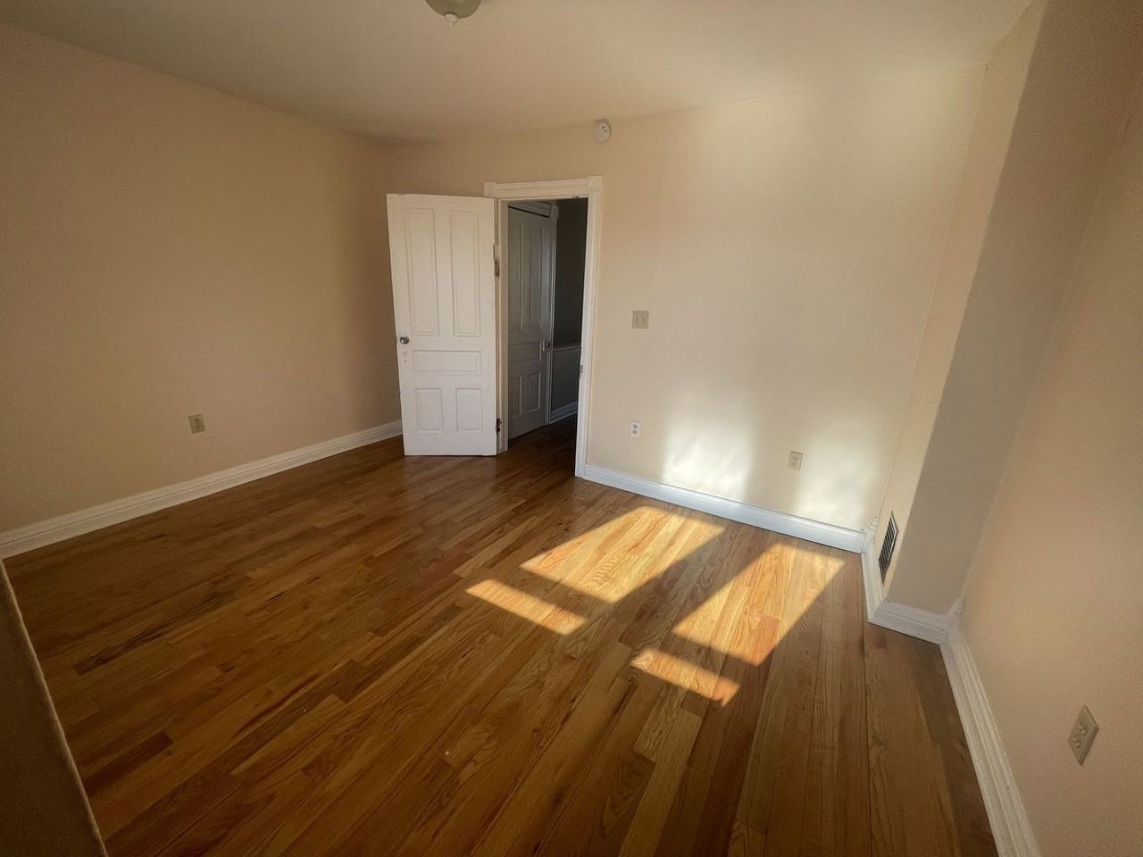 609 N 9th St - Photo 3 of 8