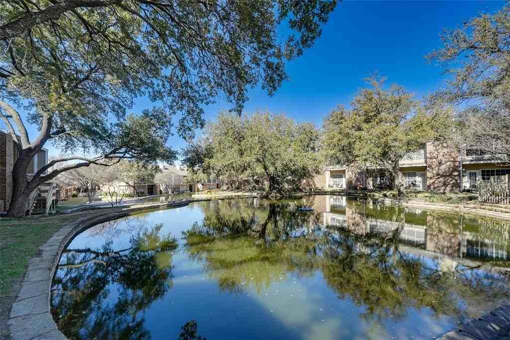 3550 Country Square Dr #411 - Photo 3 of 32