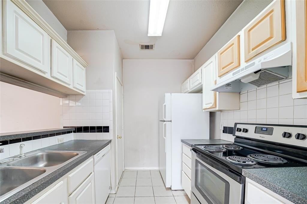 3946 Brandon Park Dr - Photo 4 of 24