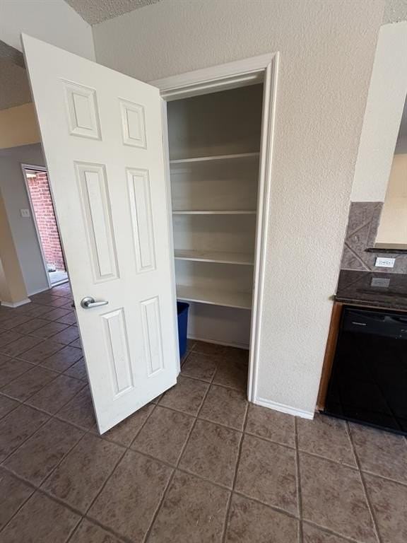 6505 Rienzi Dr - Photo 6 of 40