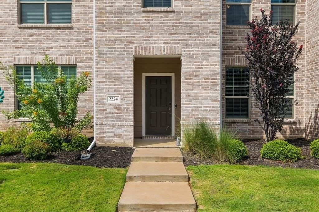 2224 Davenport Dr - Photo 2 of 27