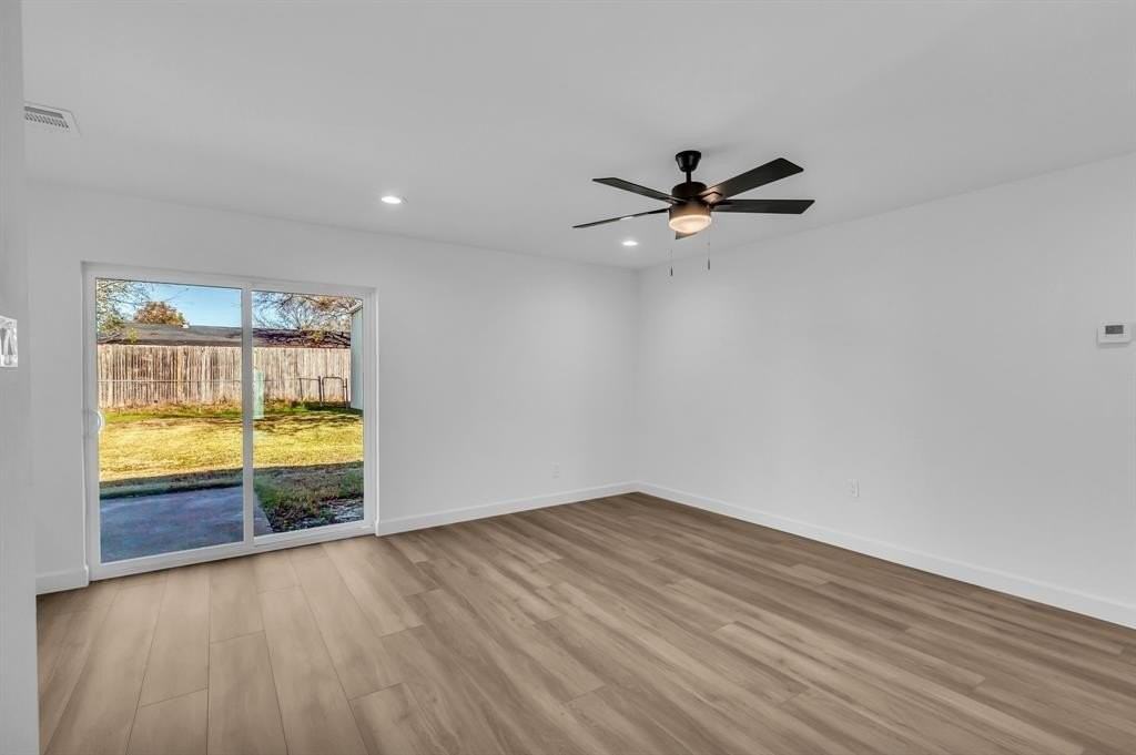 817 Northshore Dr - Photo 3 of 25