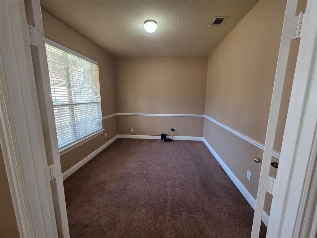 1522 Avenue E - Photo 4 of 36