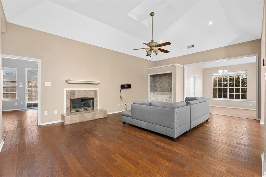 3301 Brunchberry Ln - Photo 4 of 20