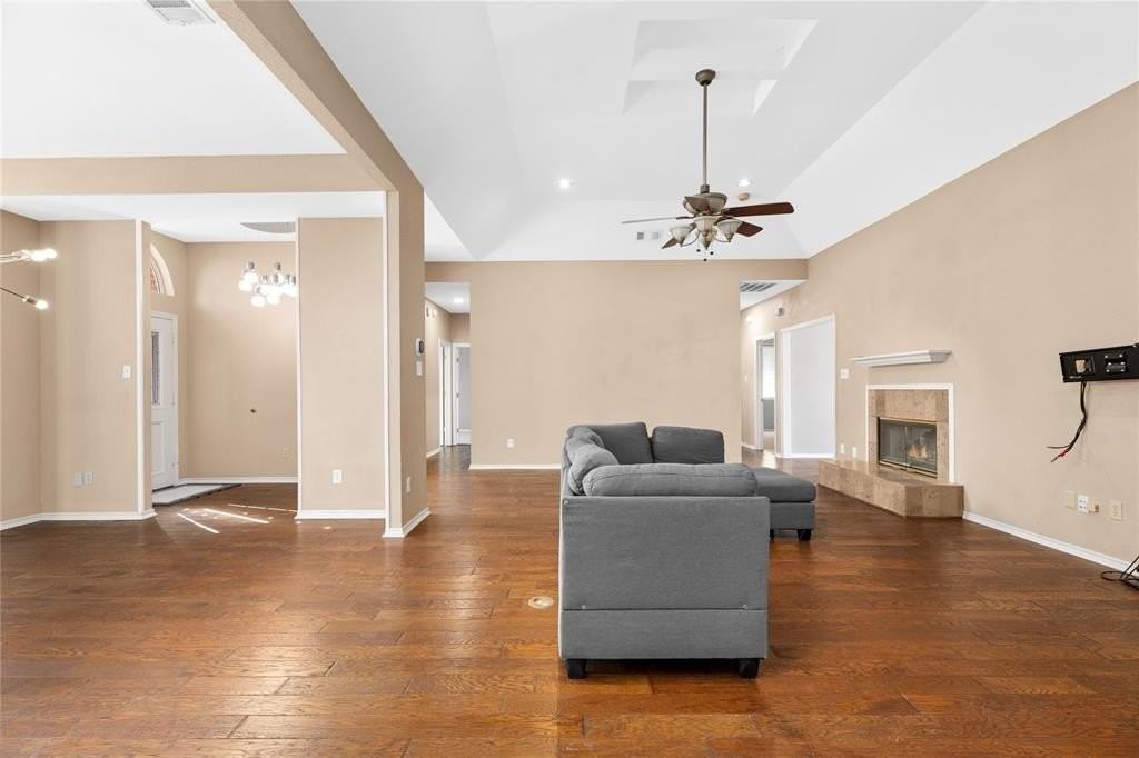 3301 Brunchberry Ln - Photo 5 of 20