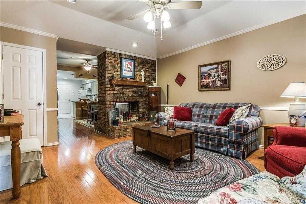 2122 Edwin St #B - Photo 3 of 8