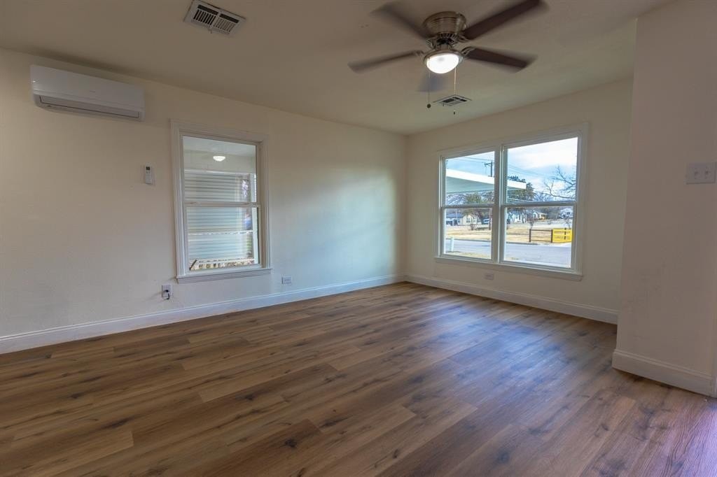 1105 Spring Branch St - Photo 4 of 14