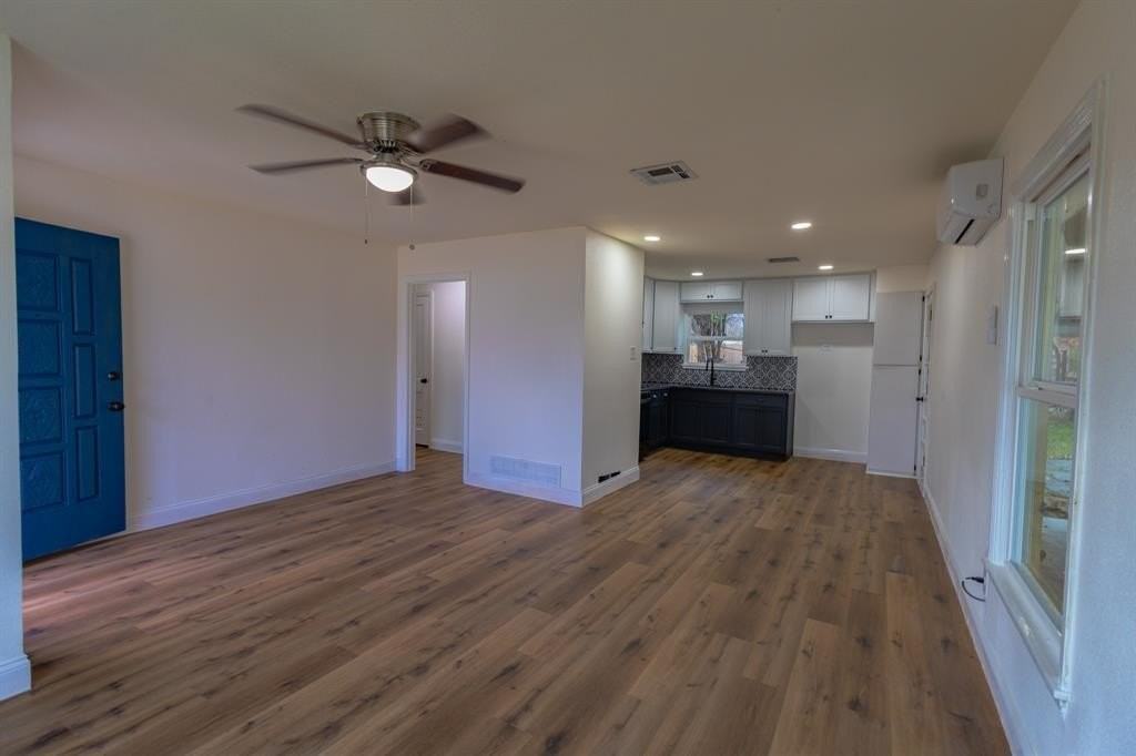 1105 Spring Branch St - Photo 5 of 14