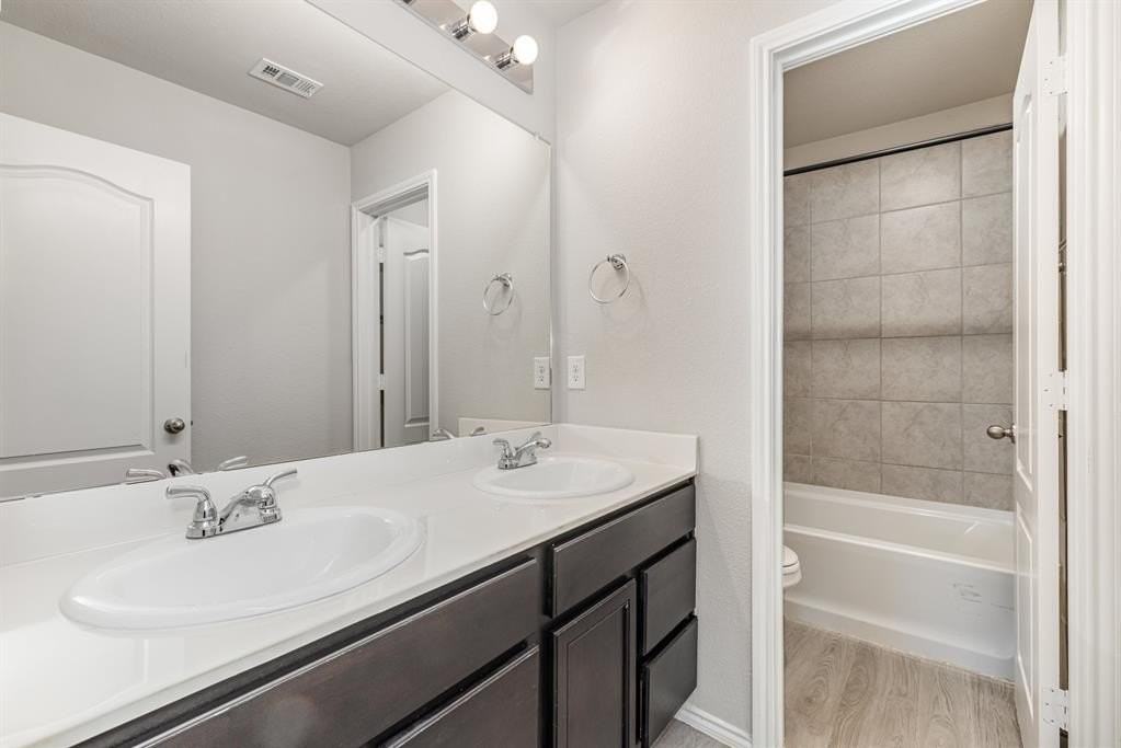 2216 Canongate Dr - Photo 4 of 15