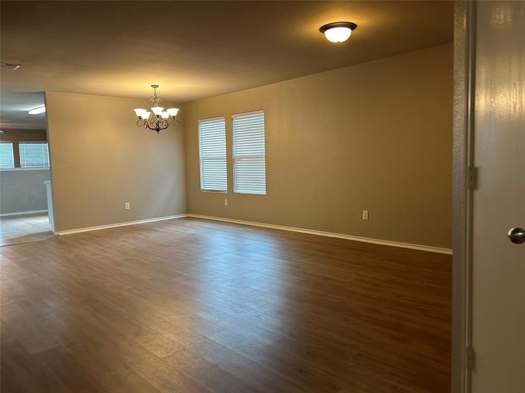 1828 Shasta View Dr - Photo 3 of 10