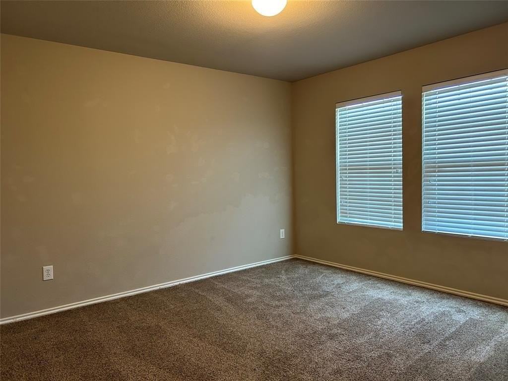 1828 Shasta View Dr - Photo 4 of 10