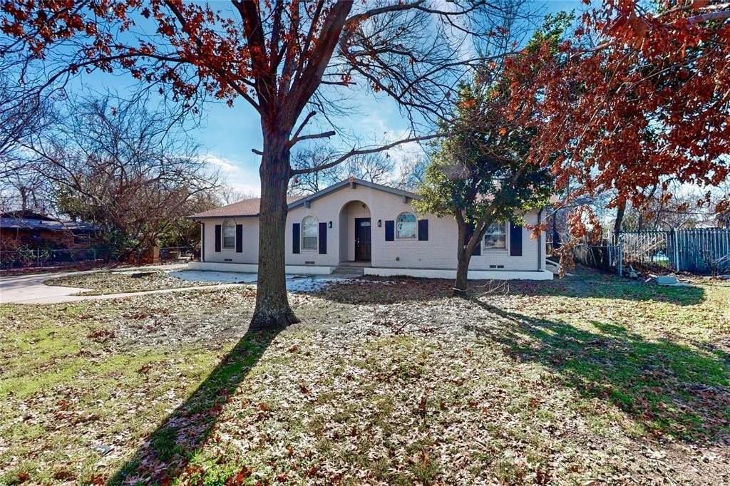 4620 E University Dr - Photo 2 of 40