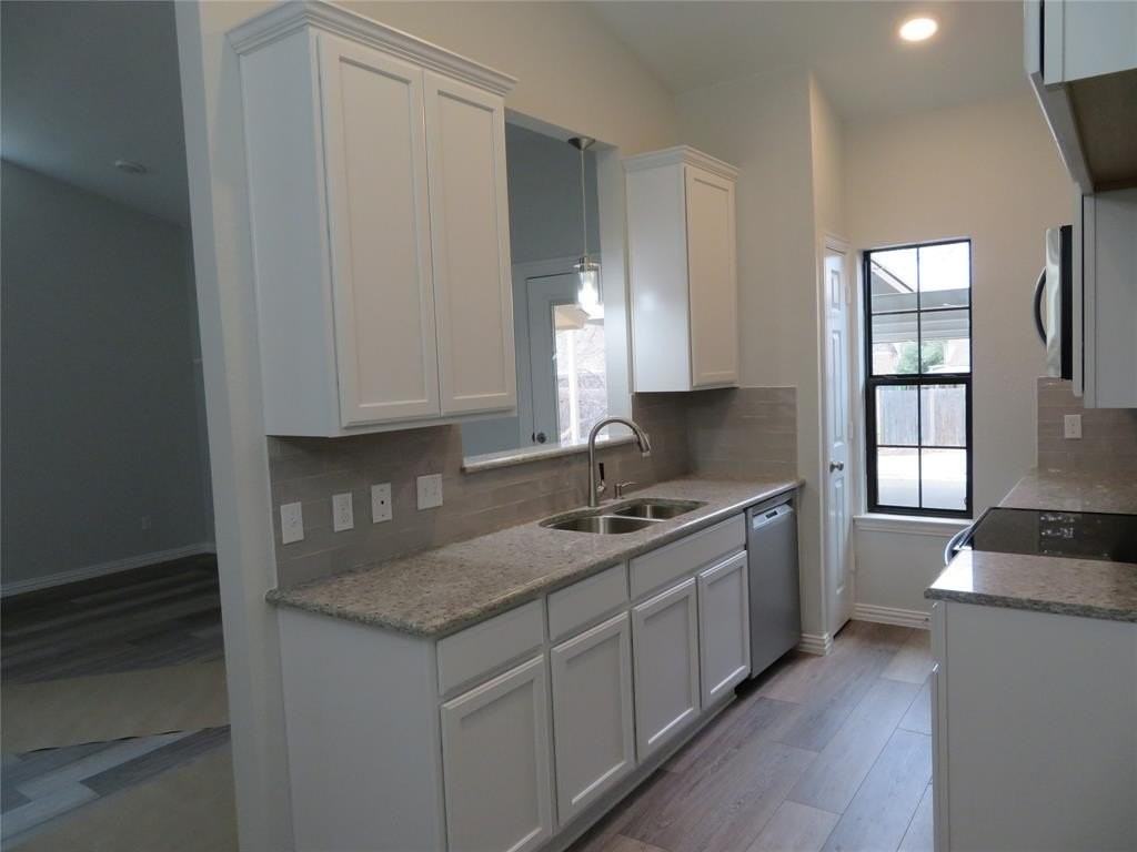 2709 Stratford Ct - Photo 2 of 20