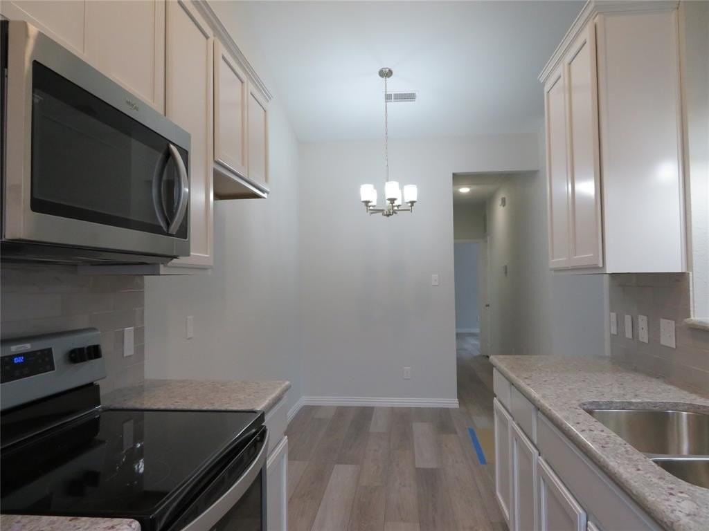 2709 Stratford Ct - Photo 3 of 20