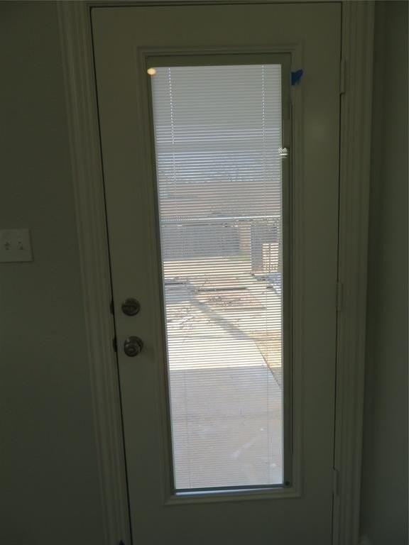 2709 Stratford Ct - Photo 6 of 20