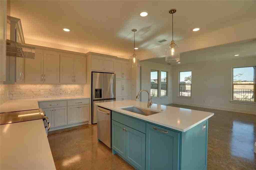 300 Red Bird Rdg - Photo 3 of 18