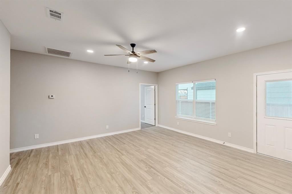 1938 Nomas St - Photo 4 of 19