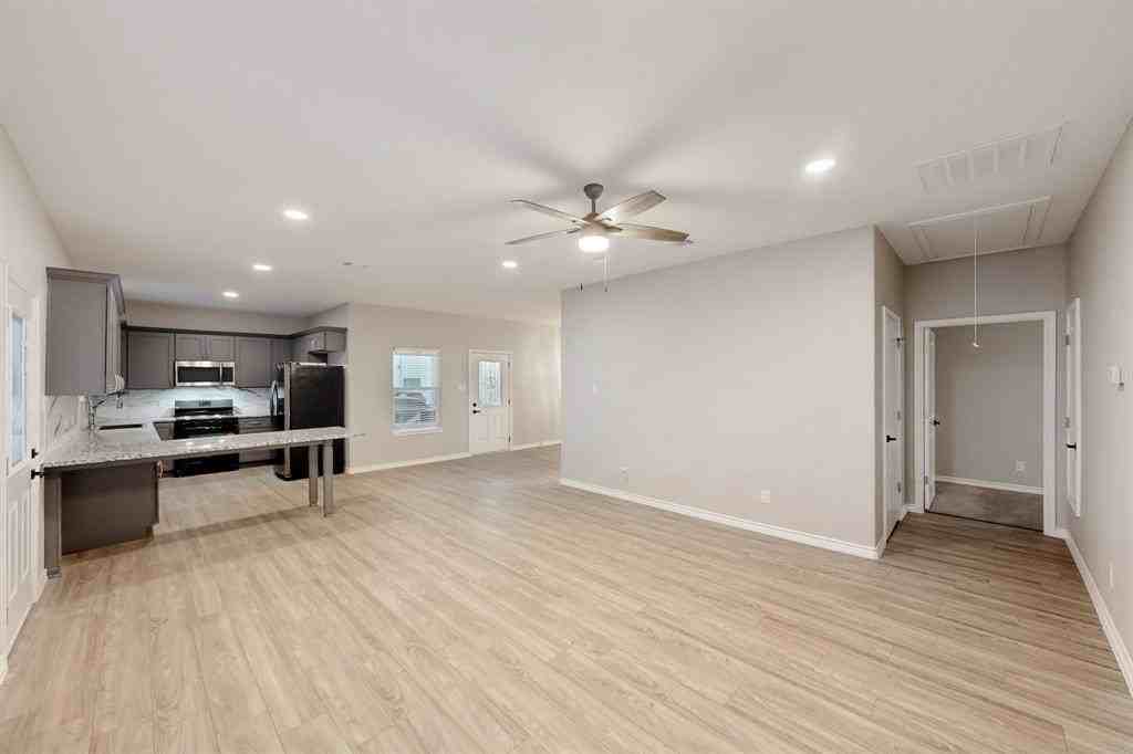 1938 Nomas St - Photo 5 of 19