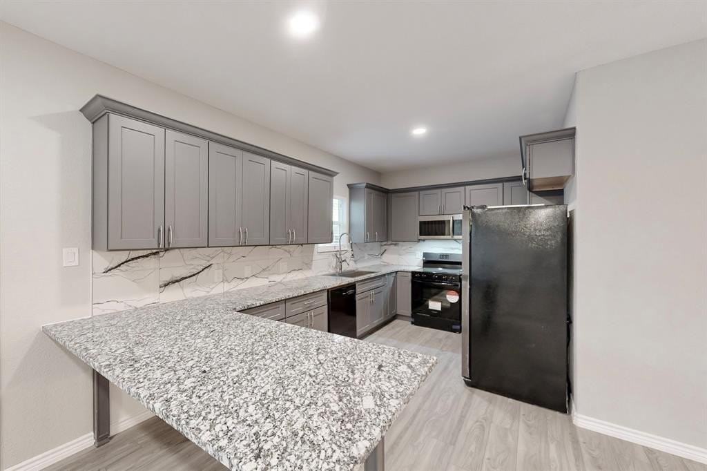 1938 Nomas St - Photo 6 of 19