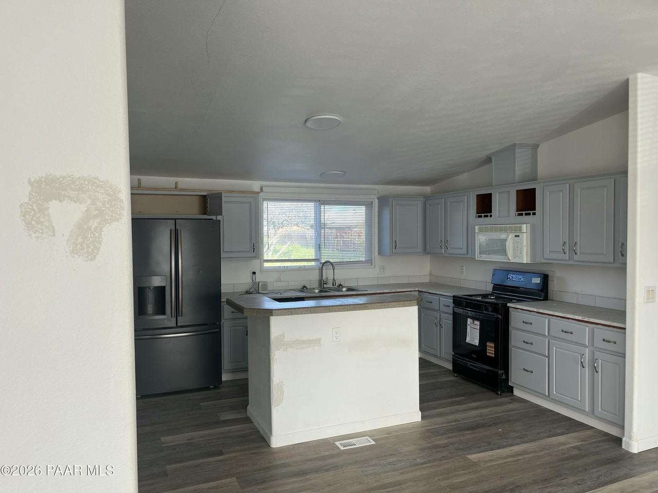 20908 E Deer Valley Ln - Photo 5 of 15