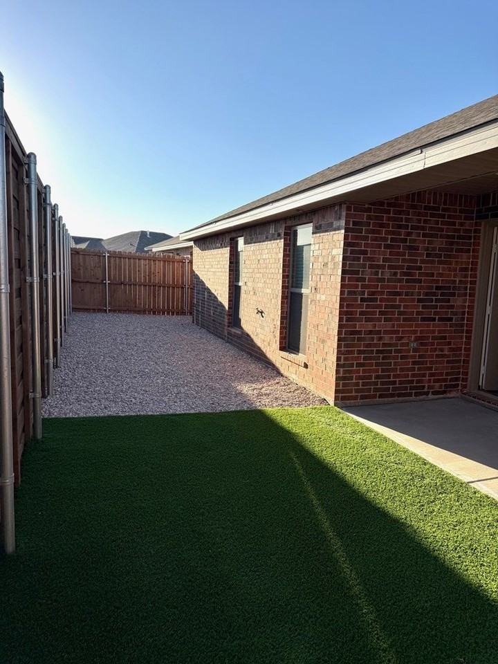 2944 Hidalgo Ave - Photo 2 of 12