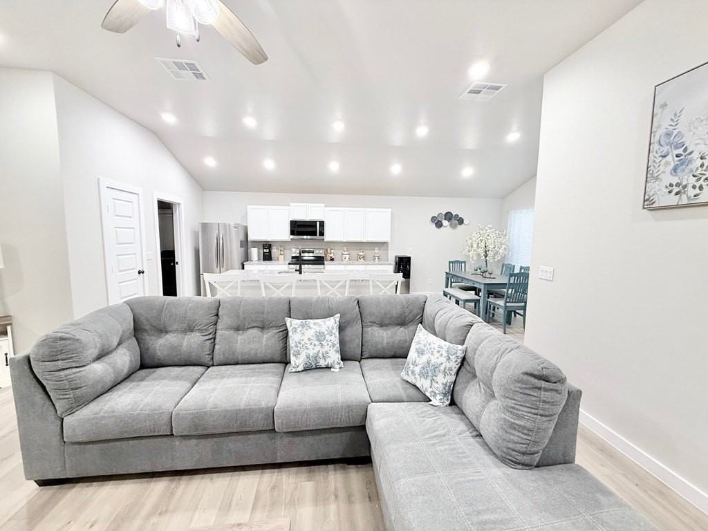 2944 Hidalgo Ave - Photo 5 of 12