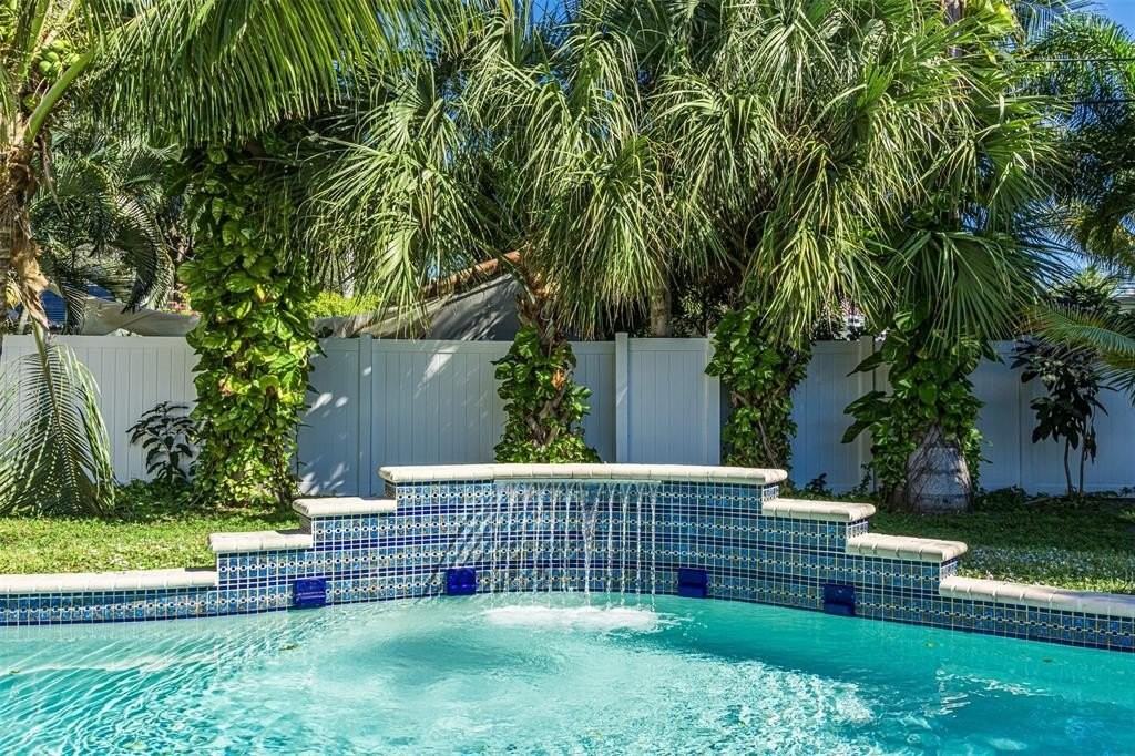 936 Ne 26th Ave - Photo 3 of 44