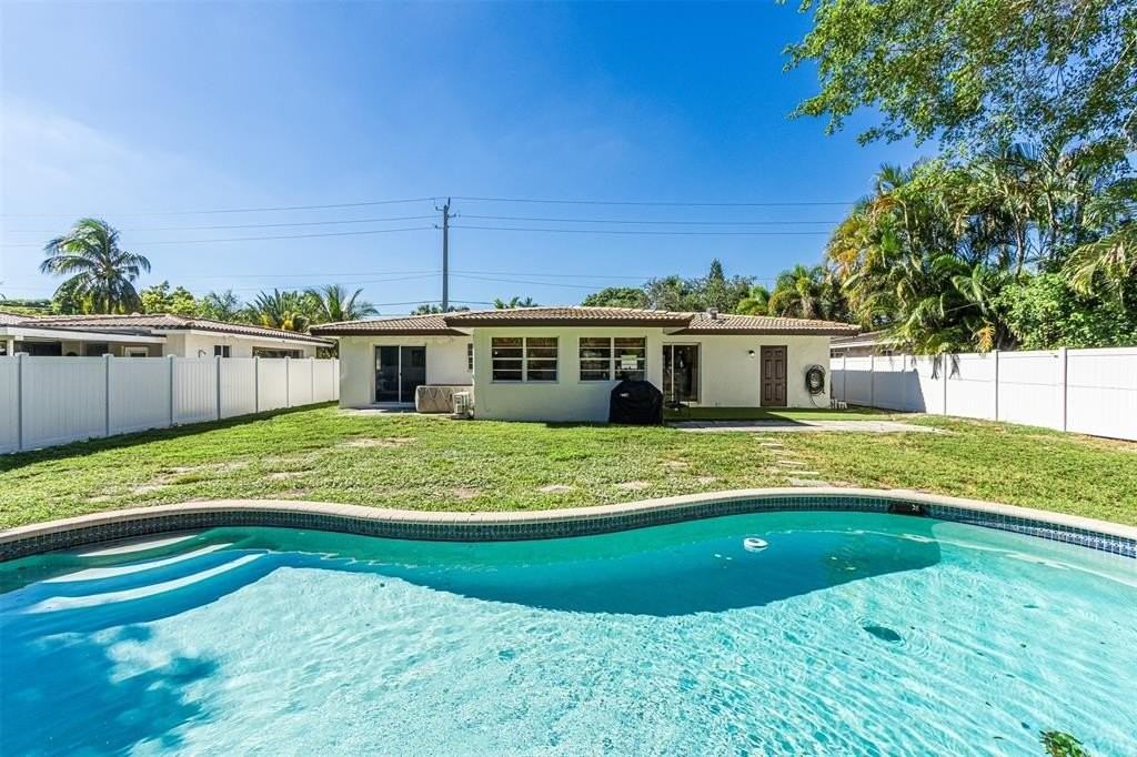 936 Ne 26th Ave - Photo 4 of 44