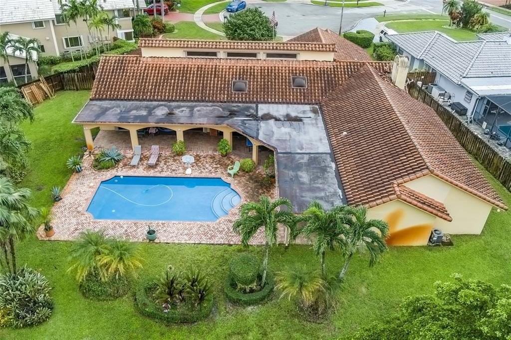 1721 Nw 96th Ave - Photo 4 of 50