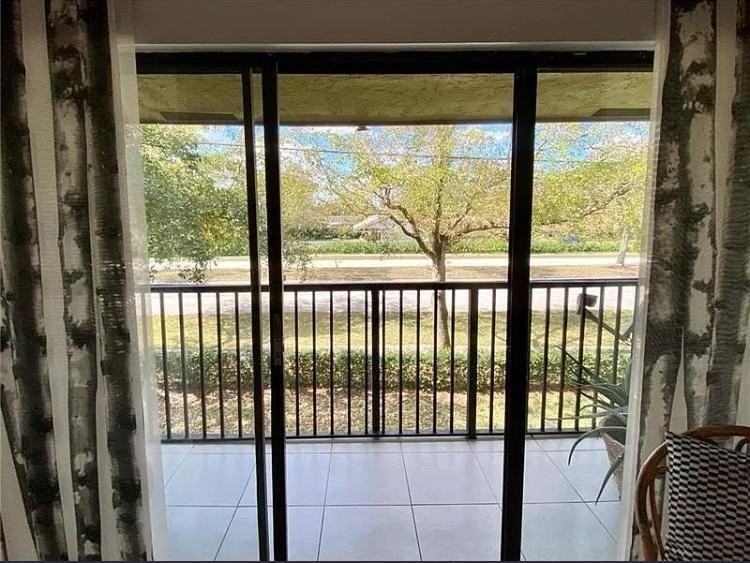 11613 Nw 28th St #2 - Photo 6 of 12