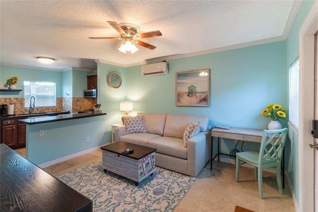 1724 37th St - Photo 4 of 25